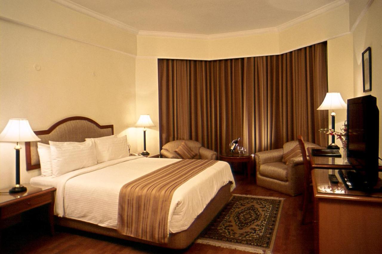Katriya Hotel And Tower Хайдарабад Номер фото